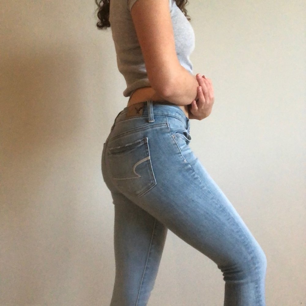 American Eagle Light Wash Skinny Jeans